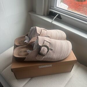 Cushionaire Textured Slip-On Clogs